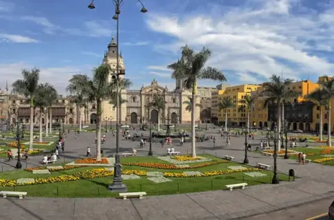 Recorrido por la ciudad de Lima desde el aeropuerto